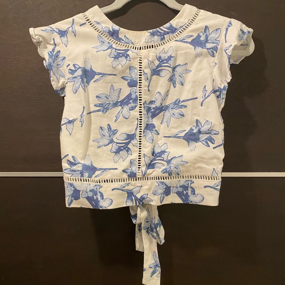 J.O.A. Open Tie-Back Crop Top